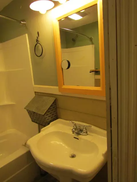 Bath - 27 Charter Oaks Dr, Gray, KY 40734 photo 3 of 11