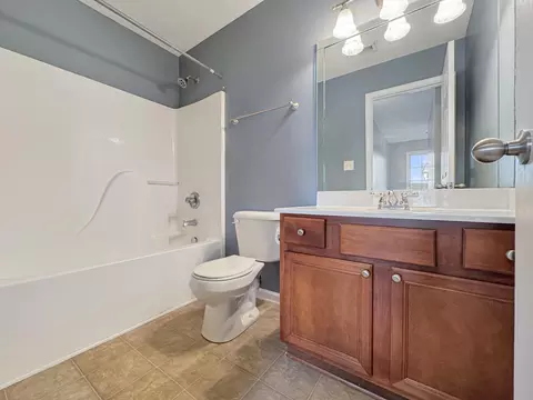 Bath - 102 Wharton Ct, Georgetown, KY 40324 photo 2 of 4