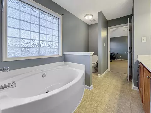 Bath - 102 Wharton Ct, Georgetown, KY 40324 photo 4 of 4