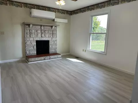 Living - 107 Rogers Ln, Faubush, KY 42544 photo 1 of 6