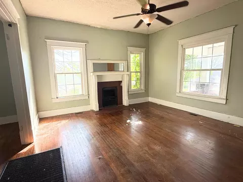 Living - 502 W 3rd St, Corbin, KY 40701 photo 2 of 6