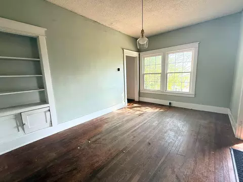 Living - 502 W 3rd St, Corbin, KY 40701 photo 5 of 6