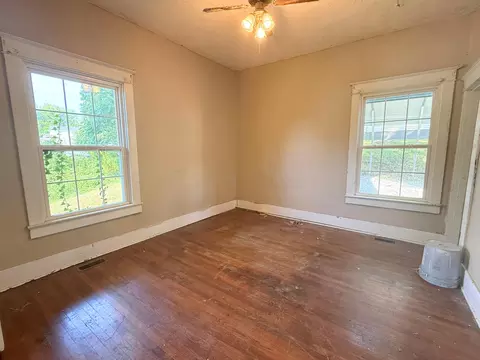 Bedroom - 502 W 3rd St, Corbin, KY 40701 photo 2 of 8