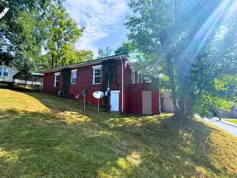 Exterior - 502 W 3rd St, Corbin, KY 40701 photo 8 of 11