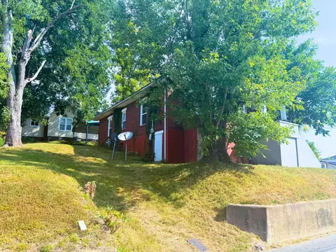 Exterior - 502 W 3rd St, Corbin, KY 40701 photo 5 of 11