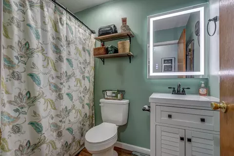 Bath - 319 Thacker Dr, Wilmore, KY 40390 photo 1 of 2