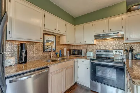 Kitchen - 319 Thacker Dr, Wilmore, KY 40390 photo 4 of 5