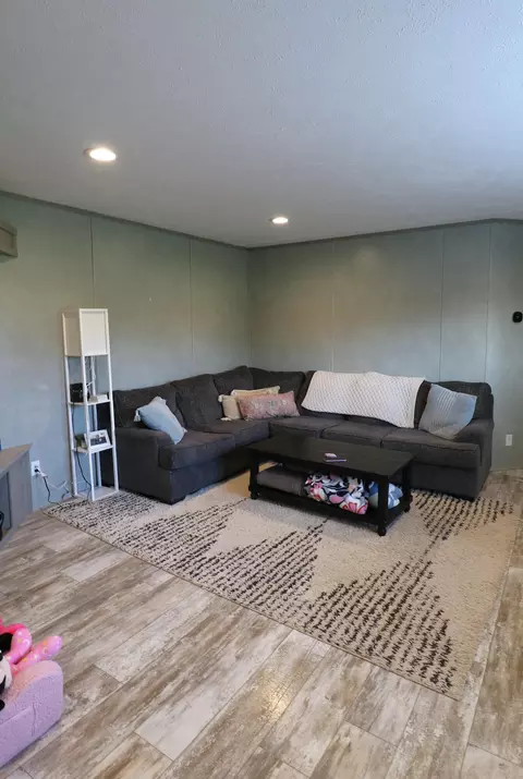 Living - 11 Stella Ln, Eubank, KY 42567 photo 3 of 3