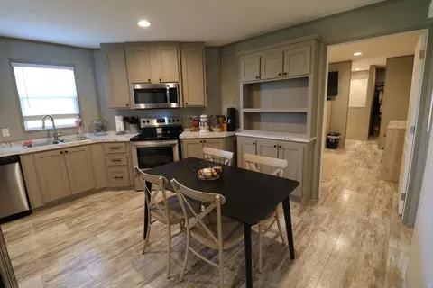 Kitchen - 11 Stella Ln, Eubank, KY 42567 photo 3 of 5
