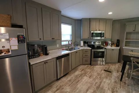 Kitchen - 11 Stella Ln, Eubank, KY 42567 photo 2 of 5