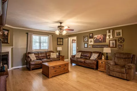Living - 2005 Ky 1629, Corbin, KY 40701 photo 2 of 3