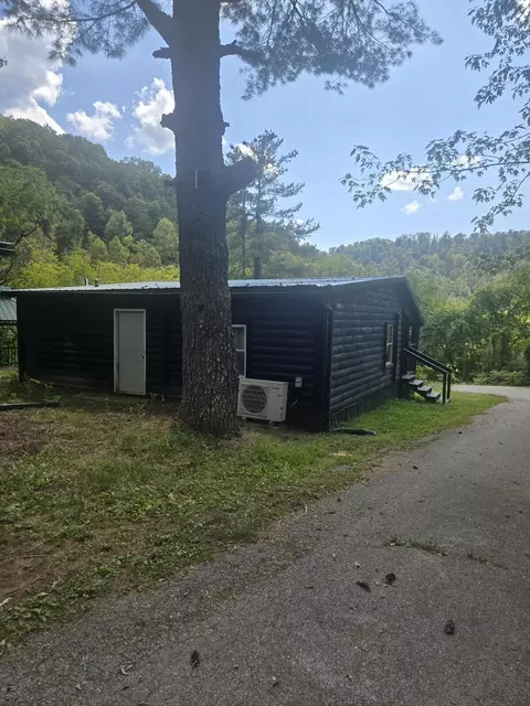 Exterior - 151 Nada Tunnel Rd, Stanton, KY 40380 photo 2 of 9