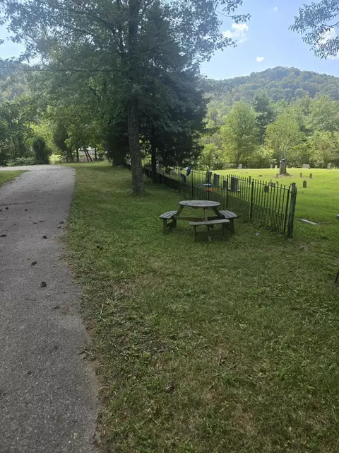 Exterior - 151 Nada Tunnel Rd, Stanton, KY 40380 photo 3 of 9