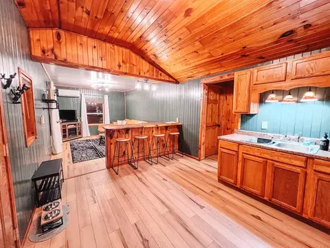 Kitchen - 151 Nada Tunnel Rd, Stanton, KY 40380 photo 2 of 2