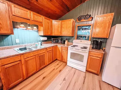 Kitchen - 151 Nada Tunnel Rd, Stanton, KY 40380 photo 1 of 2