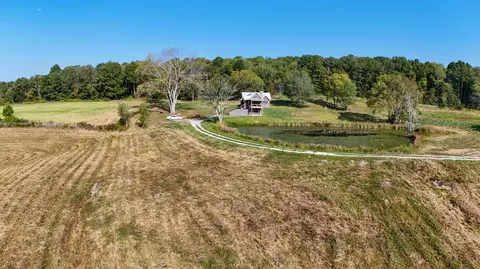 26 Edgewood Dr, East Bernstadt, KY 40729