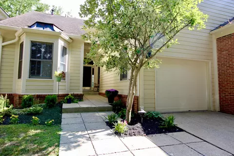 1054 Heather Hills Ln, Lexington, KY 40511