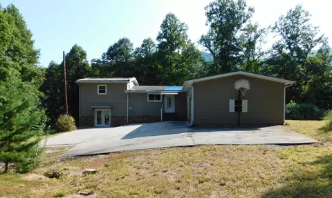 269 Hensley Ln, Wallins Creek, KY 40873