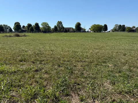 320 Dorton Dr, Lancaster, KY 40444 photo 2