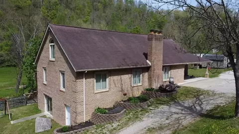 417 Middle Frk, Hagerhill, KY 41222