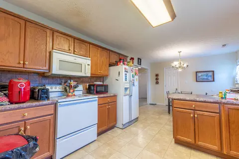 Kitchen - 297 Lisabella Ln, Eubank, KY 42567 photo 2 of 3