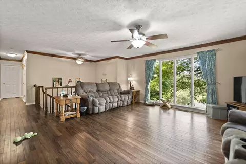 Living - 616 Fraley Dr, Morehead, KY 40351 photo 2 of 2
