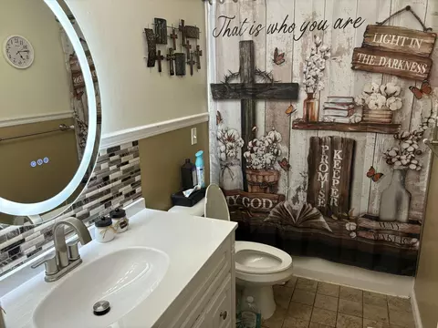 Bath - 616 Fraley Dr, Morehead, KY 40351 photo 1 of 3