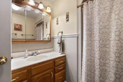 Bath - 616 Fraley Dr, Morehead, KY 40351 photo 3 of 3