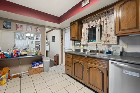 Kitchen - 616 Fraley Dr, Morehead, KY 40351 photo 2 of 2