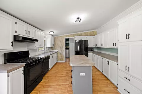 Kitchen - 277 C Valley Dr, Berea, KY 40403 photo 2 of 4