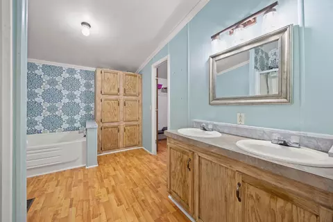 Bath - 277 C Valley Dr, Berea, KY 40403 photo 3 of 3