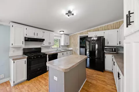 Kitchen - 277 C Valley Dr, Berea, KY 40403 photo 3 of 4