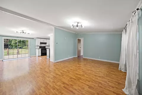 Living - 277 C Valley Dr, Berea, KY 40403 photo 1 of 6
