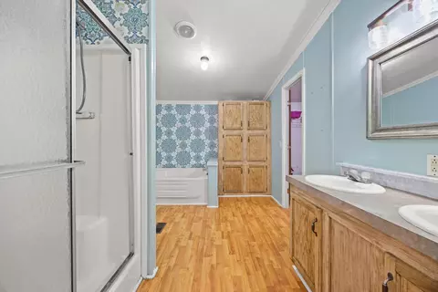 Bath - 277 C Valley Dr, Berea, KY 40403 photo 2 of 3
