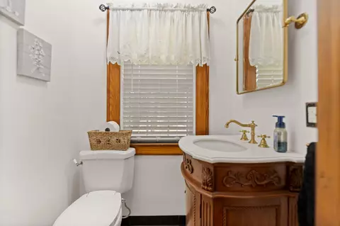 Bath - 134 E College Ave, Stanton, KY 40380 photo 2 of 4