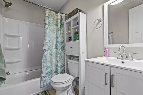 Bath - 517 W Classic Village Ln, Mount Sterling, KY 40353 photo 1 of 3