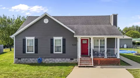 Exterior - 517 W Classic Village Ln, Mount Sterling, KY 40353 photo 1 of 2