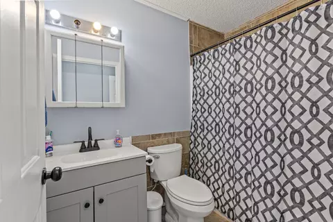 Bath - 151 Ruby Ln, Irvine, KY 40336 photo 2 of 3