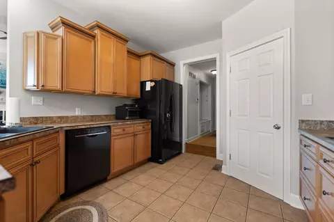 Kitchen - 112 Cherry Hill Dr, Georgetown, KY 40324 photo 2 of 4