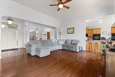 Living - 112 Cherry Hill Dr, Georgetown, KY 40324 photo 4 of 6