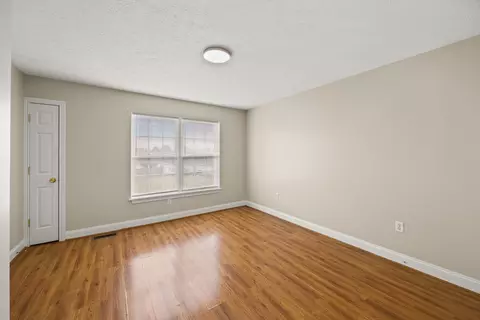 Living - 132 Rodeo Dr, Georgetown, KY 40324 photo 3 of 3