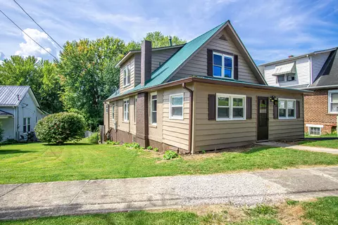 Exterior - 406 Broadway St, Irvine, KY 40336 photo 2 of 2