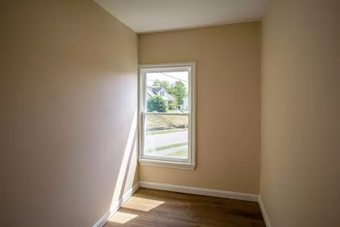 Bedroom - 406 Broadway St, Irvine, KY 40336 photo 3 of 6