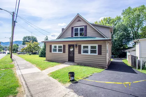 406 Broadway St, Irvine, KY 40336