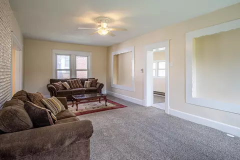 Living - 406 Broadway St, Irvine, KY 40336 photo 4 of 4
