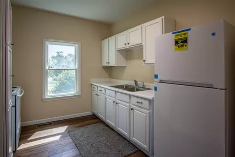 Kitchen - 406 Broadway St, Irvine, KY 40336 photo 1 of 2