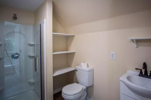 Bath - 406 Broadway St, Irvine, KY 40336 photo 2 of 3