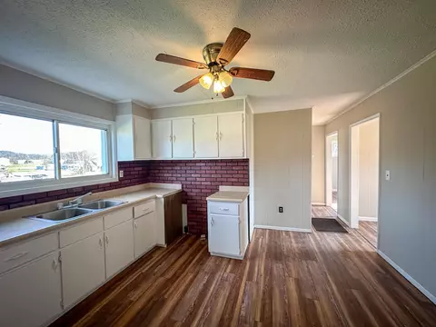 Kitchen - 411 Ky-3085, Flat Lick, KY 40935 photo 5 of 5