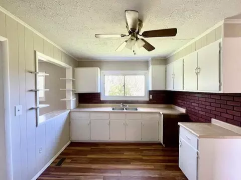 Kitchen - 411 Ky-3085, Flat Lick, KY 40935 photo 1 of 5