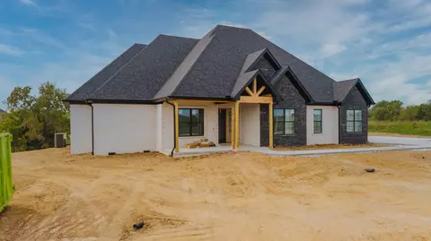 516 Mizzenmast Ct, Berea, KY 40403